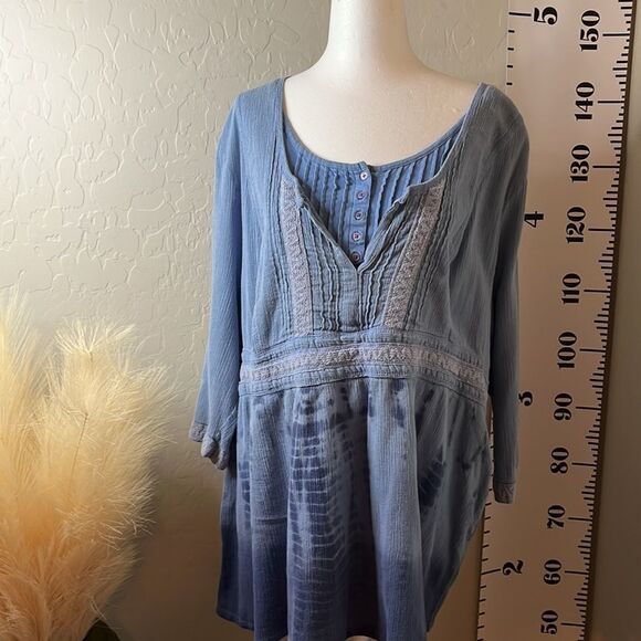 La Blues dip dyed gauze blouse. Mid-length sleeves w/ attached undergarment. - Picture 2 of 13